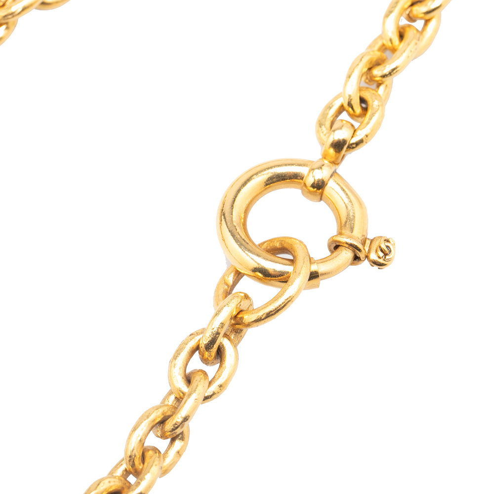 Pre-Loved Chanel Gold Plated CC Round Pendant Necklace - Picture 2 of 5